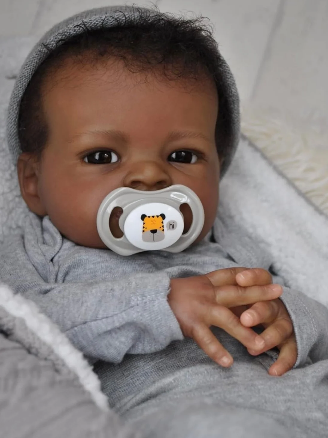 Bébé Reborn Garçon Noir Anjo – Image 2